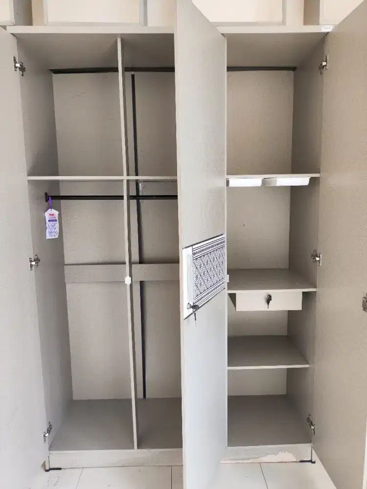 DIJUAL CEPAT LEMARI 3 PINTU