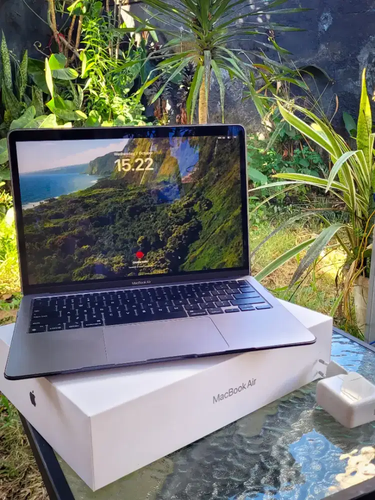 MacBook Air 13 inci M1 Apple memori 8gb ssd 256 gb Price 8.5 jt
