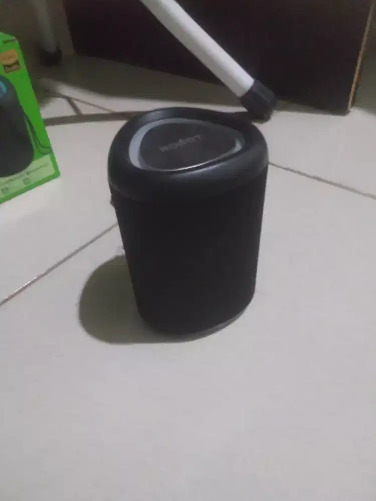 Speaker bluetooth merek robot