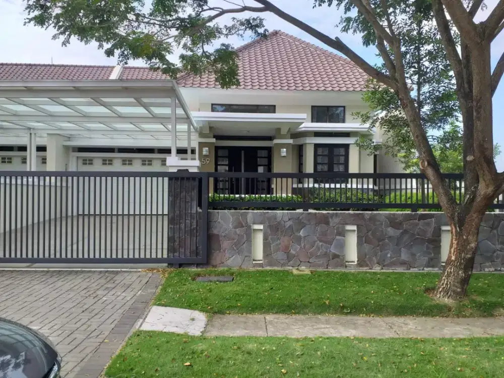 Disewakan Rumah di Jln. Gurumida Kota Baru Parahyangan, Lahan Luas SHM