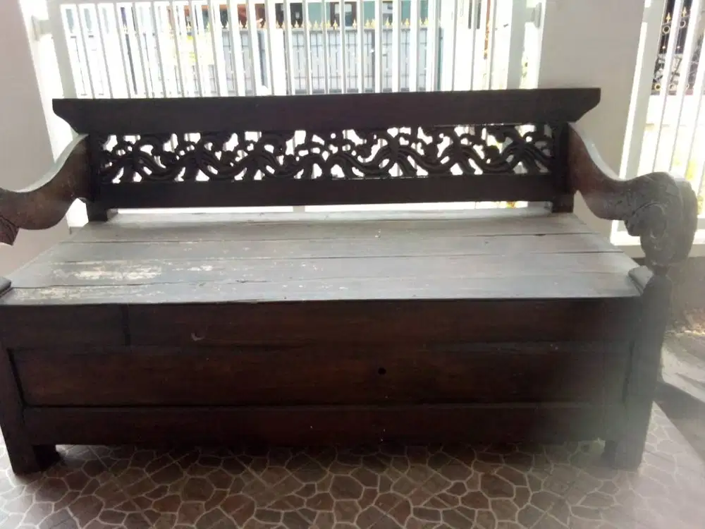 PINDAHAN- KURSI RESBAN JATI ANTIK Rp 5jt & MEJA BELAJAR Rp.2,5 jt NEGO