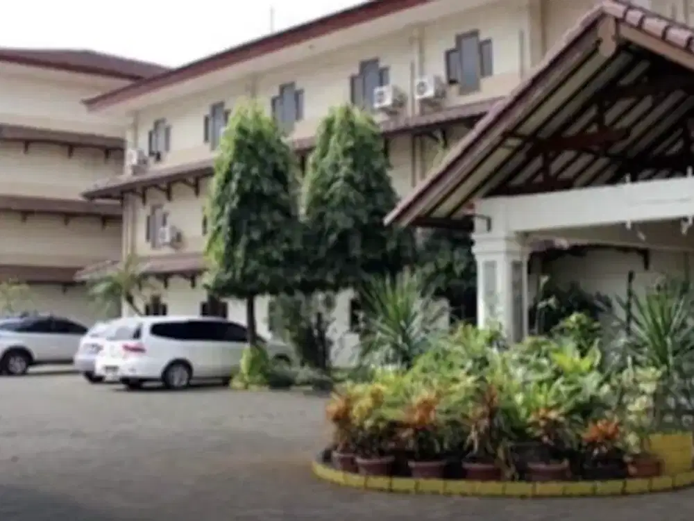 Dijual Hotel Mega Matra di Jl. Matraman Raya. Lokasi Strategis, 338 Kamar