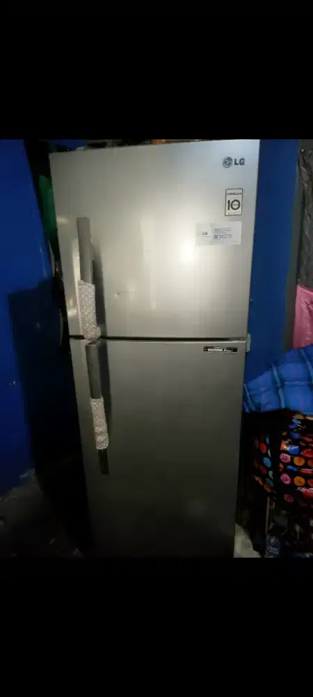 Kulkas LG 2 pintu jumbo tinggi 390liter