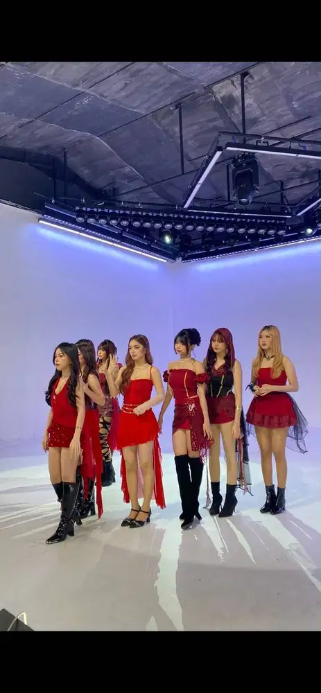 HOST LIVE DANCE