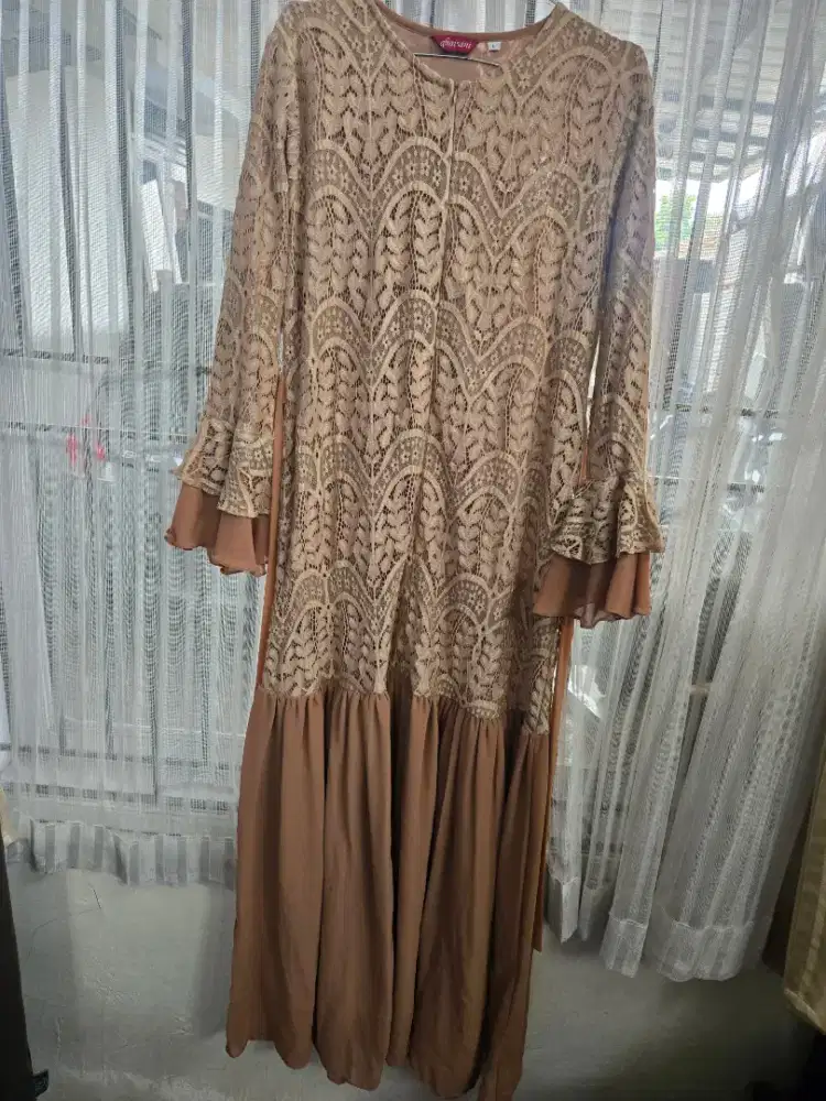 Gaun coklat elegant