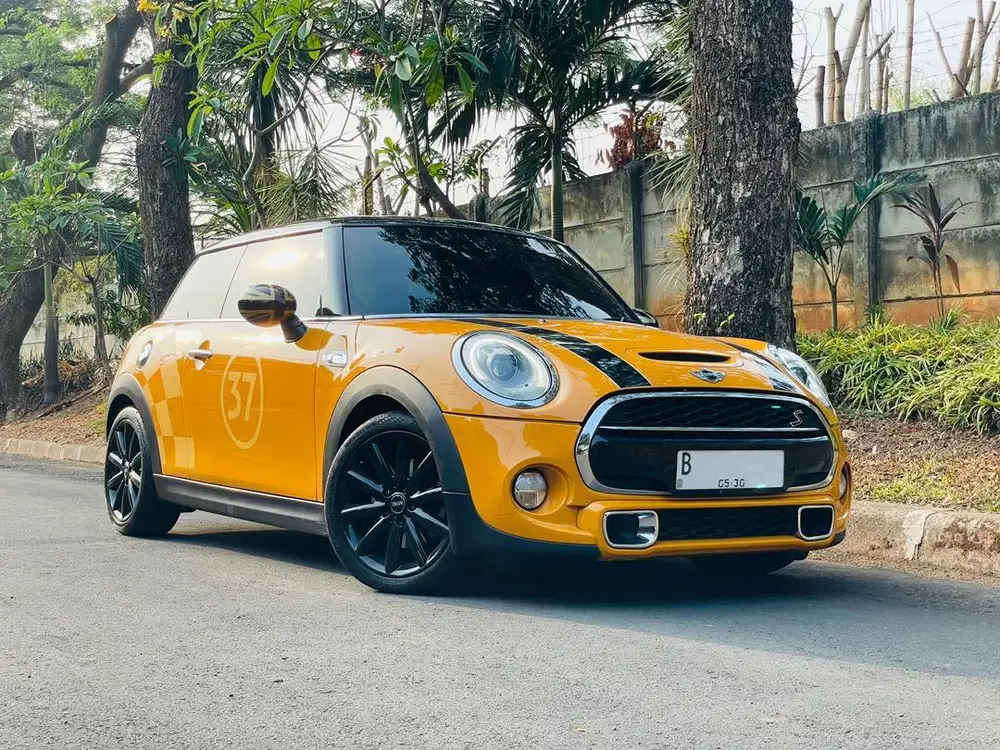 Mini Cooper S F56 2014 Volcanic Yellow