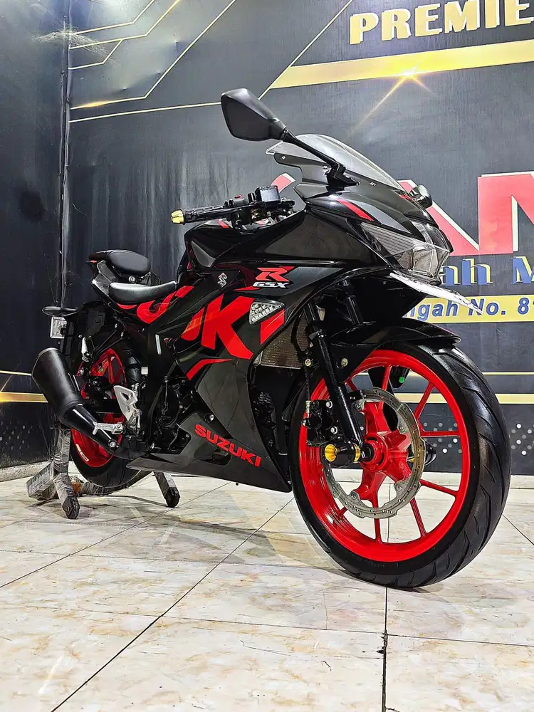 Suzuki GSX R - keyless merah hitam mewah th 2018. Anugerah motor