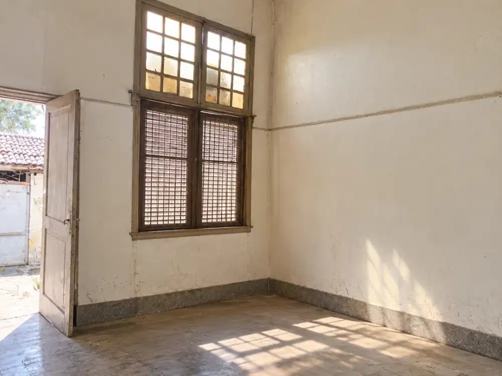 Dijual Rumah Kolonial Belanda daerah Ambengan Ketabang