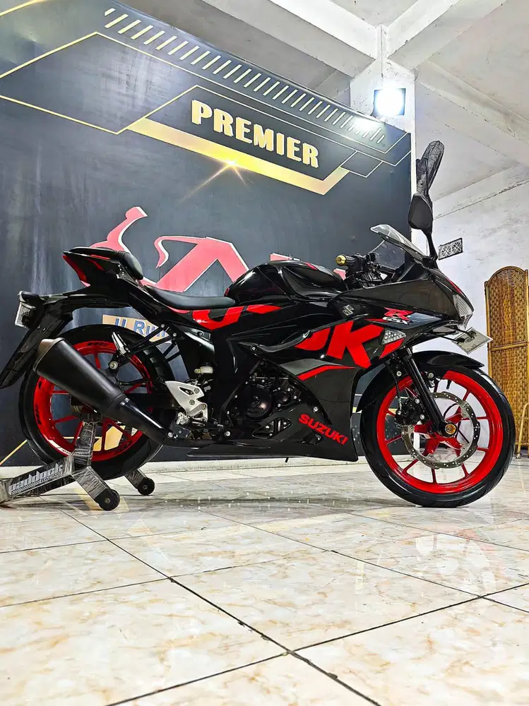 Suzuki GSX R - keyless merah hitam mewah th 2018. Anugerah motor