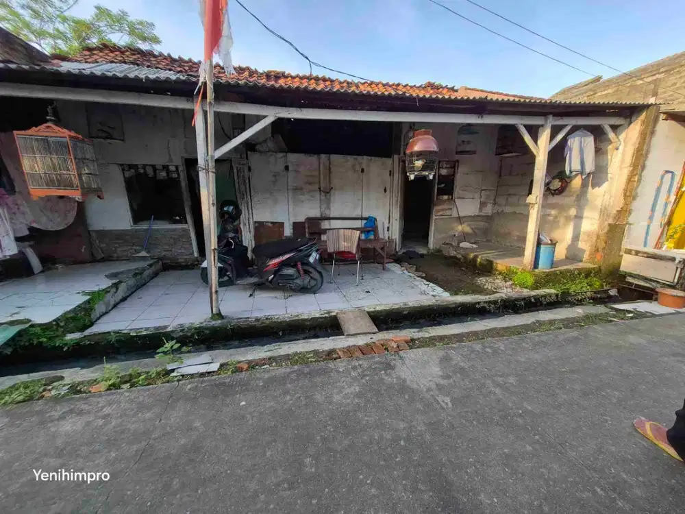 DIJUAL RUMAH LAMA HITUNG TANAH NYA DI JOHAR BELAKANG PEMDA KARAWANG