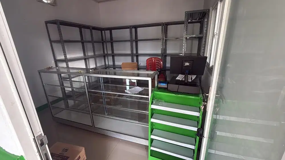 Dibutuhkan pegawai untuk jaga warung
