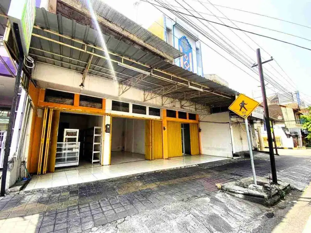 ruko pinggir jalan raya Ir sukarno solo baru