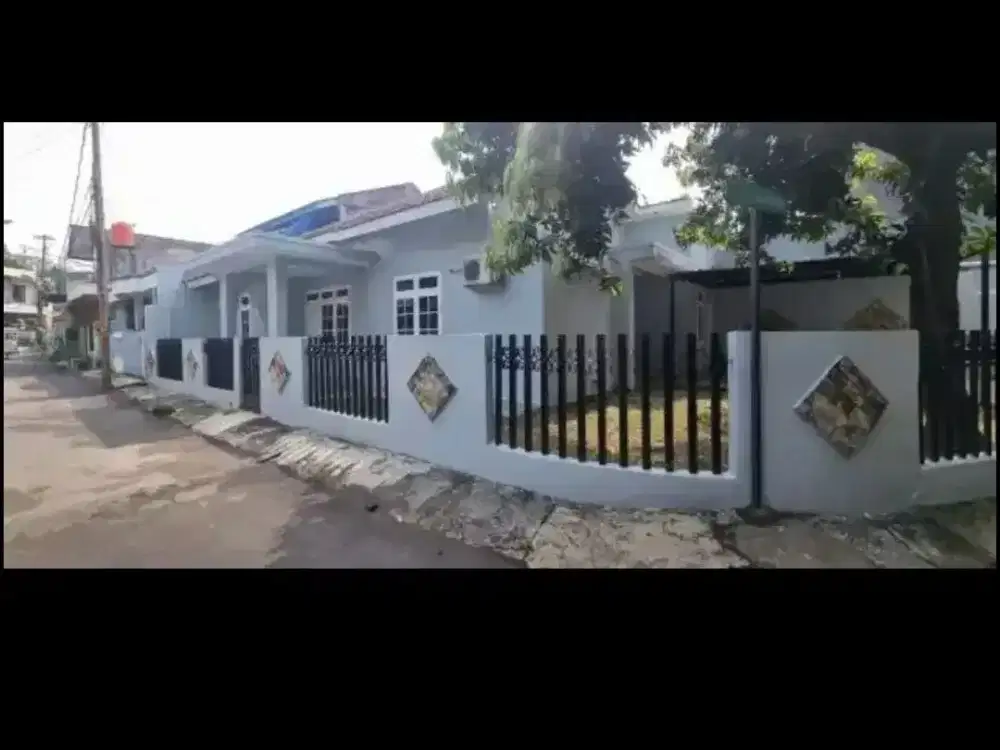 DIJUAL RUMAH DENGAN LUAS TANAH 215 M² DAN GARASI 3 MOBIL DI PEKAYON JAYA BEKASI SELATAN