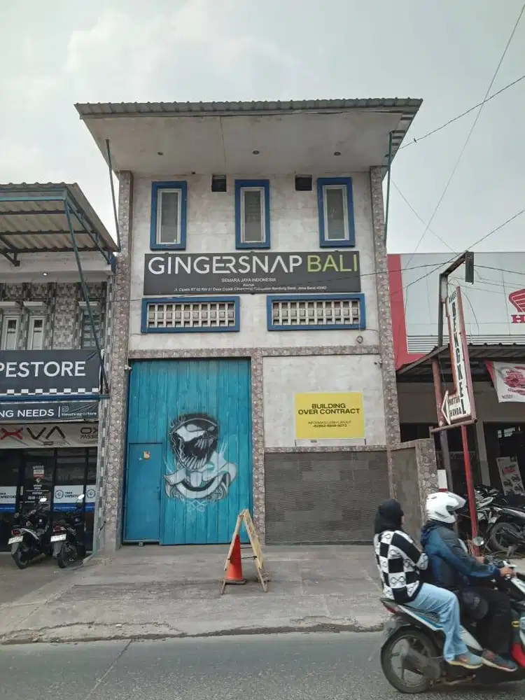 Over Kontrak gedung komersial 3 lantai (fasilitias Wifi dan CCTV)