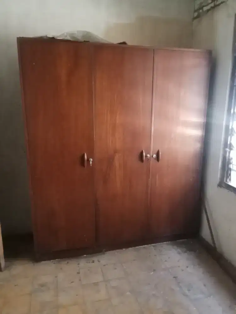 Lemari jati 3 pintu