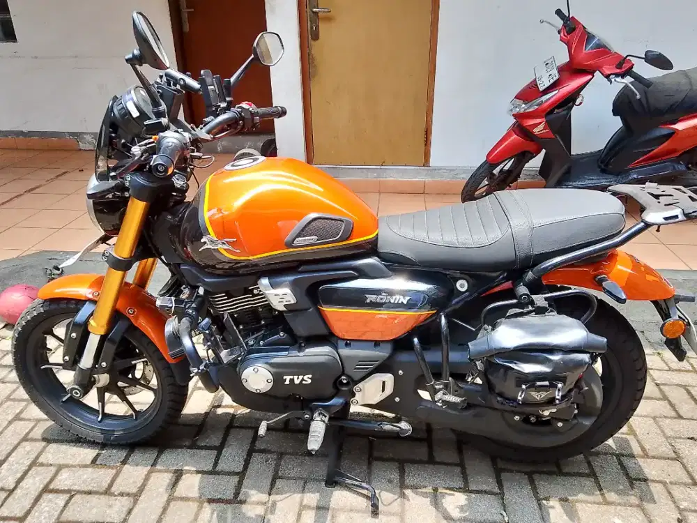 Di Jual TVS Ronin 2024 Orange Single Tone (Low KM 3.000 KM)