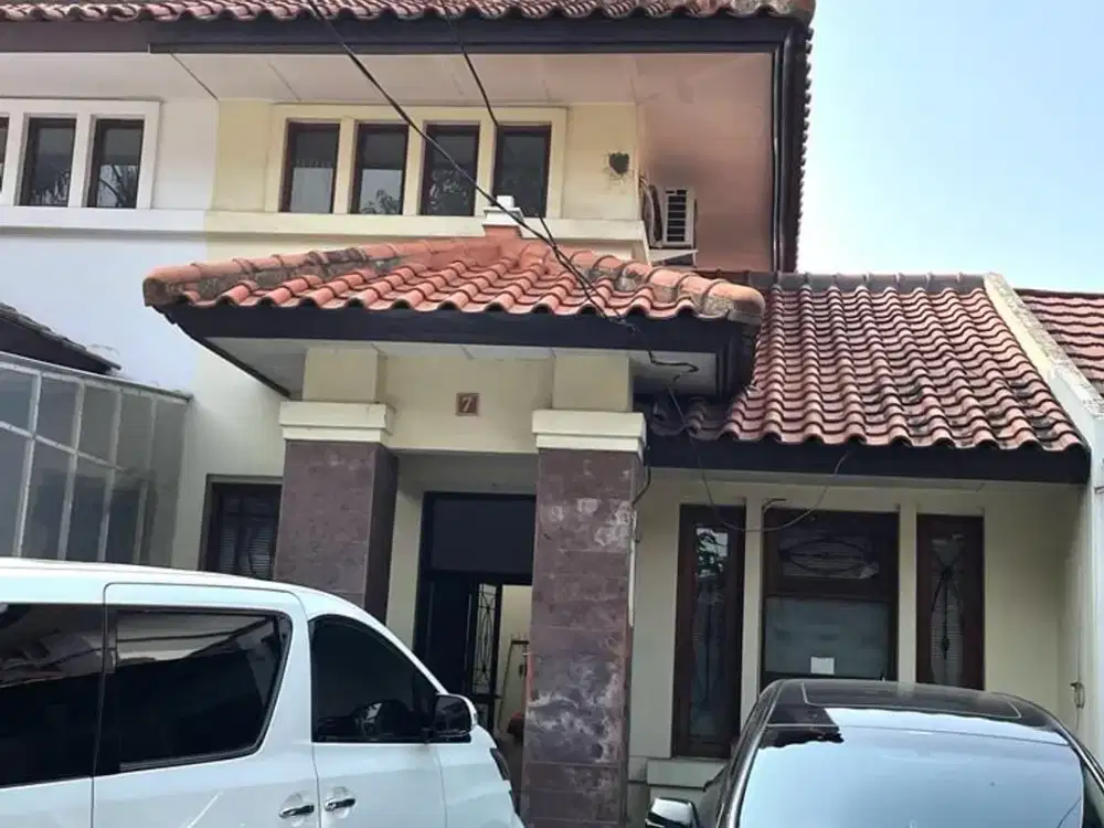 Dijual CEPAT Rumah di Taman Parahyangan, Lippo Karawaci, Di bawah 1 Milyar, bisa dibuat kos. Dekat UPH.
