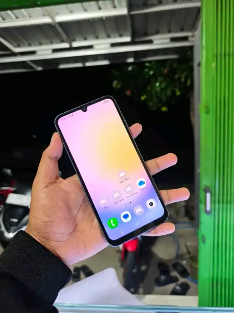 Samsung A15 8+8/128 No minus mulus orian belom pernah service.