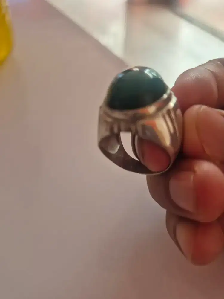 Bacan Doko, serat halus, ijo sempurna tanpa cacat. Ukuran kantoran.