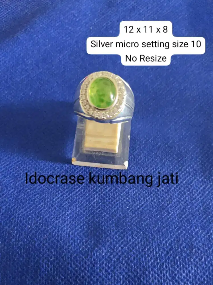 Batu idocrase lumut kumbang jati