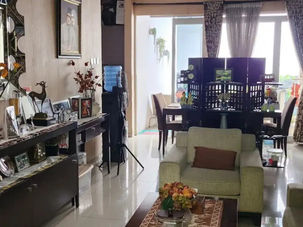 Turun Harga 1 M! Rumah Siap di Huni Metland Menteng Cakung, LT 200 M² LB 185 M², Kolam Renang