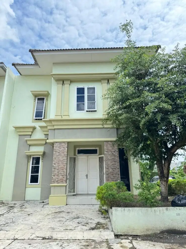Rumah Sudut Strategis di Komplek Evergreen Medan