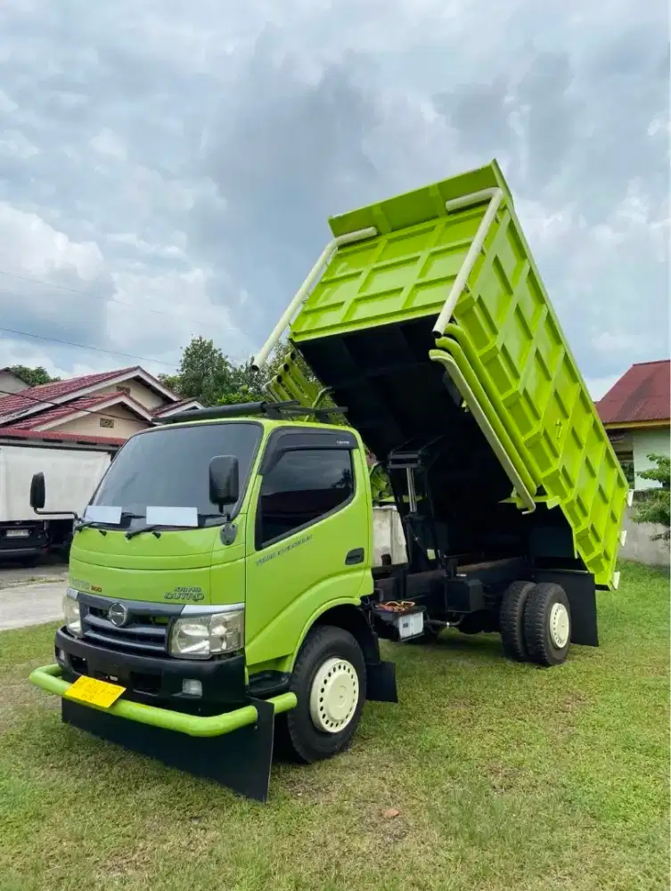 Hino Dutro dump 136 Hdx