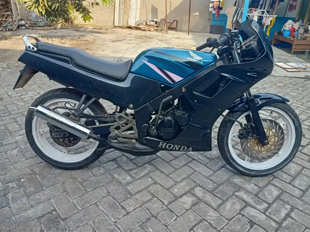 Honda nsr 1996 rc Valve on.