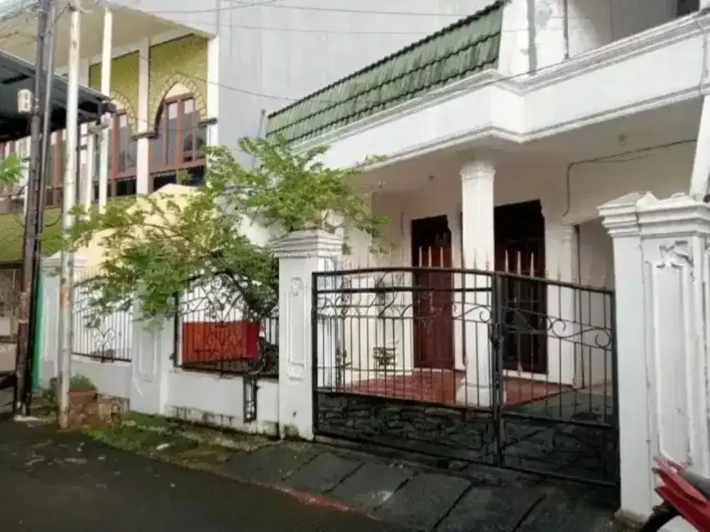 DIJUAL RUMAH 2 LANTAI BANGUNAN BAGUS DAN STRATEGIS DI TEBET UTARA JAKARTA SELATAN