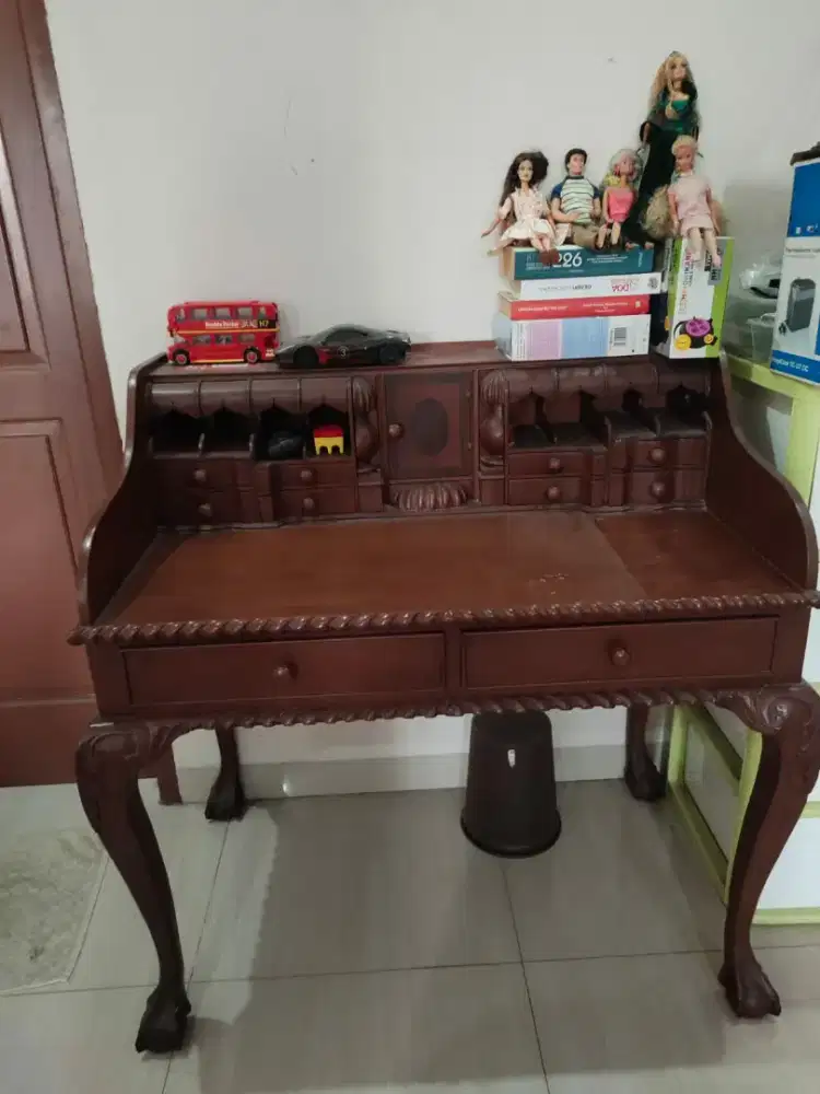 Meja tulis antik