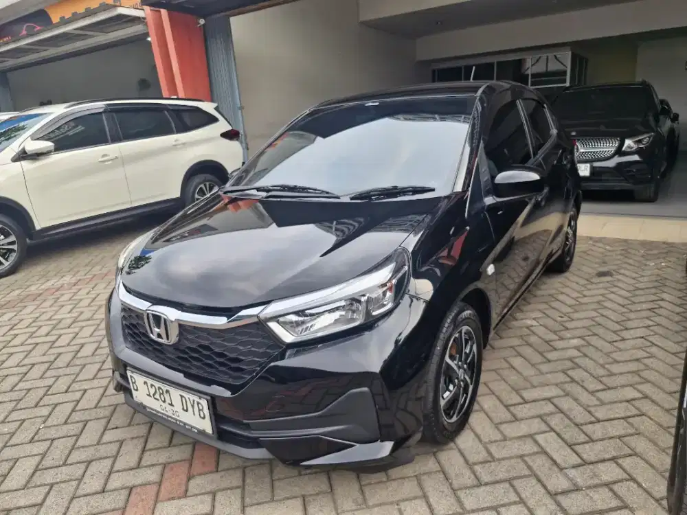 Honda Brio E Satya  Automatic 2025 Bensin Hitam Metalik Low km 8 rb
