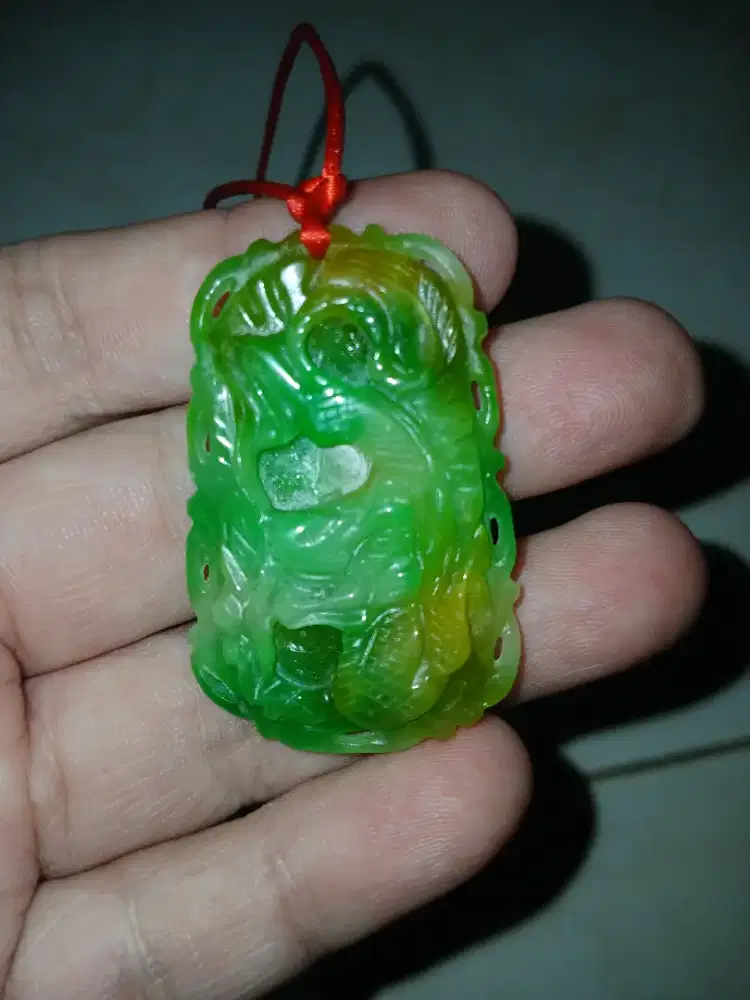 Liontin batu giok antik kuno