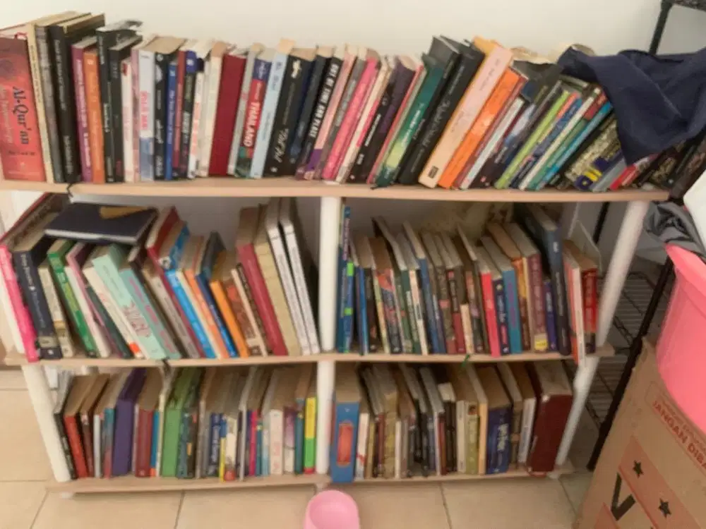 Rak buku baru, kondisi bagus, jual cepat