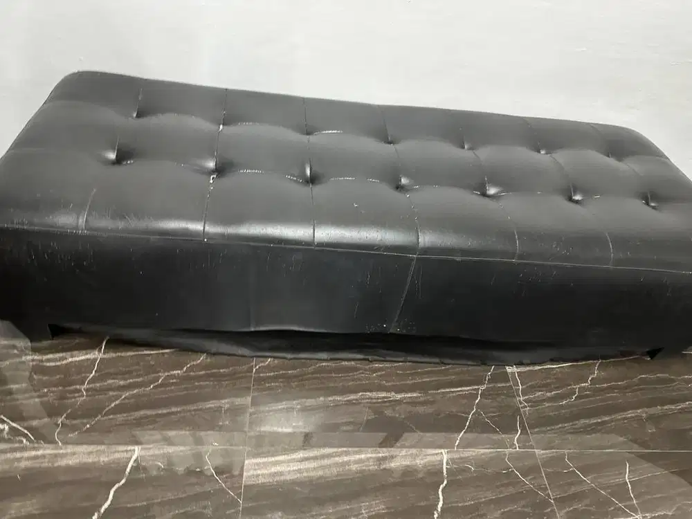 Sofa panjang tanpa sandaran