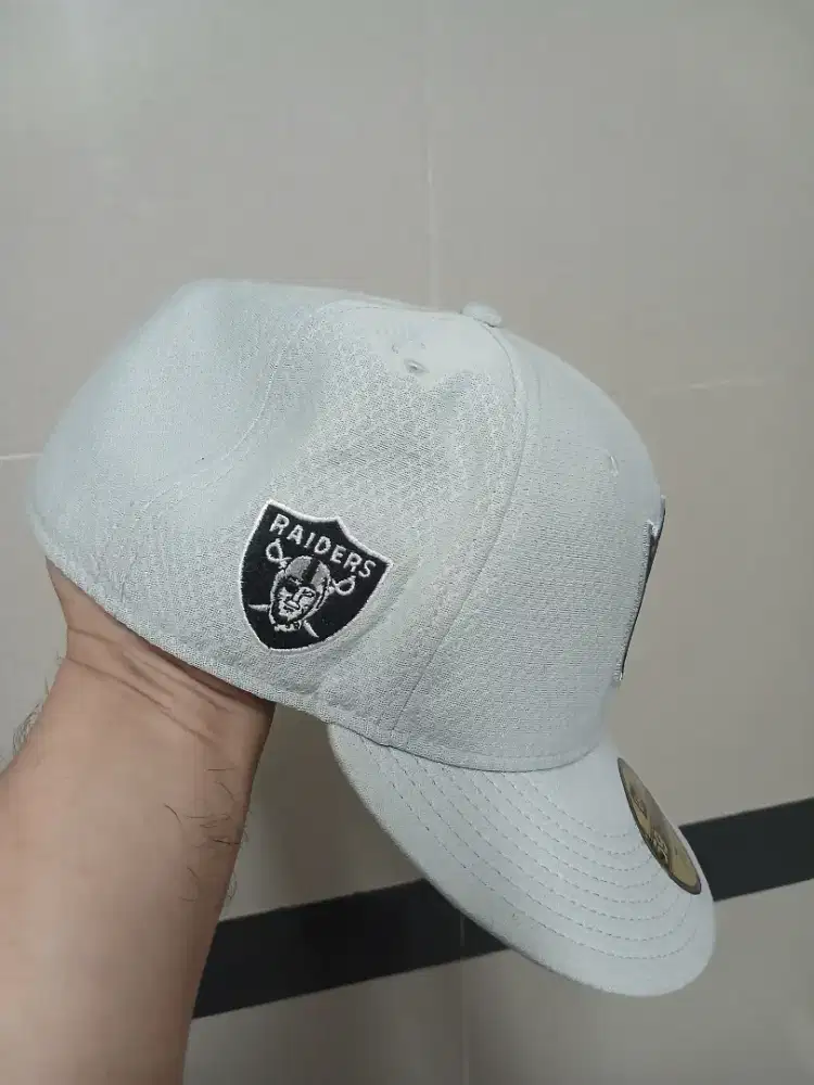 Topi New Era x NFL RAIDERS logo tidak supreme