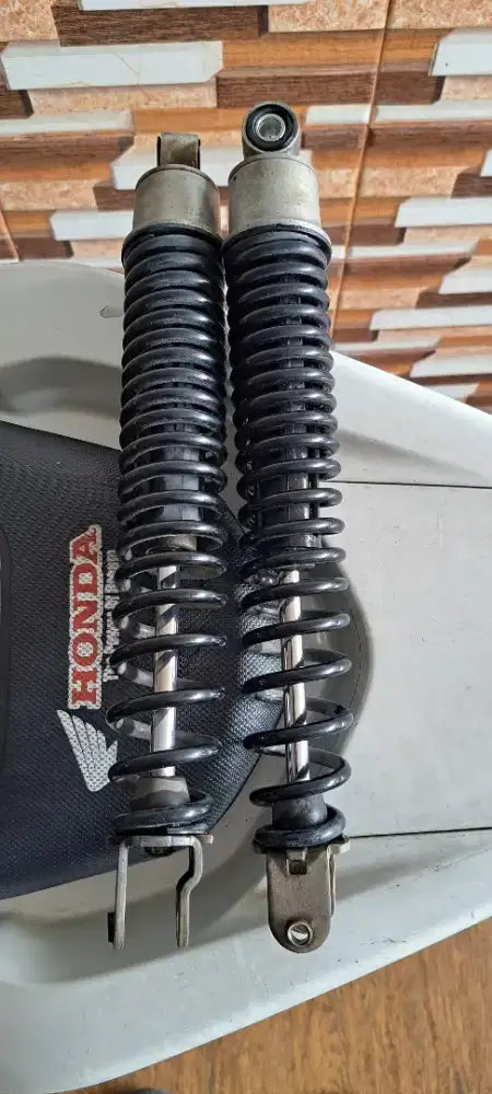 Jual shockbraker belakang honda pcx 150 original no minus masih bagus