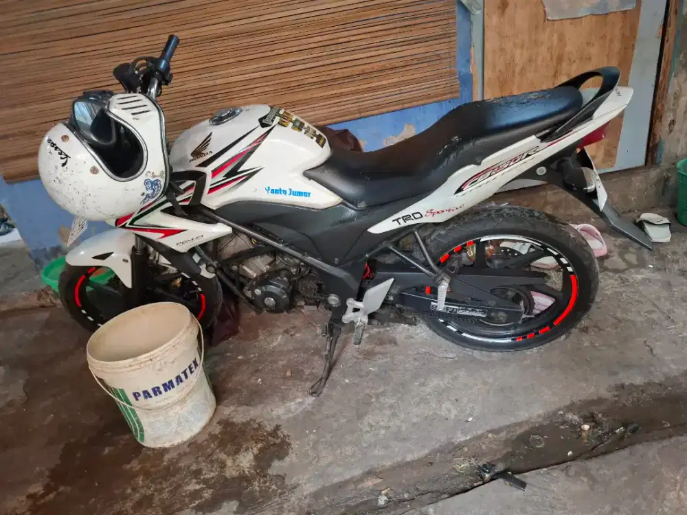 Cb 150 r old putih
