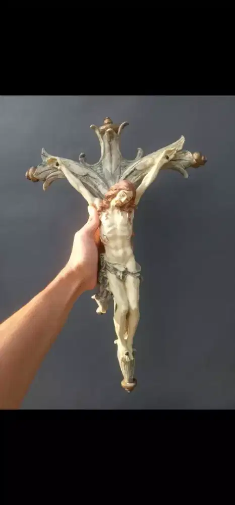 Giuseppe Armani Renaissance Crucifix, a 21-inch limited-edition