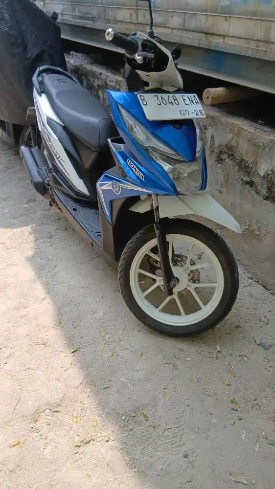 Beat Ecco 2018 warna putih