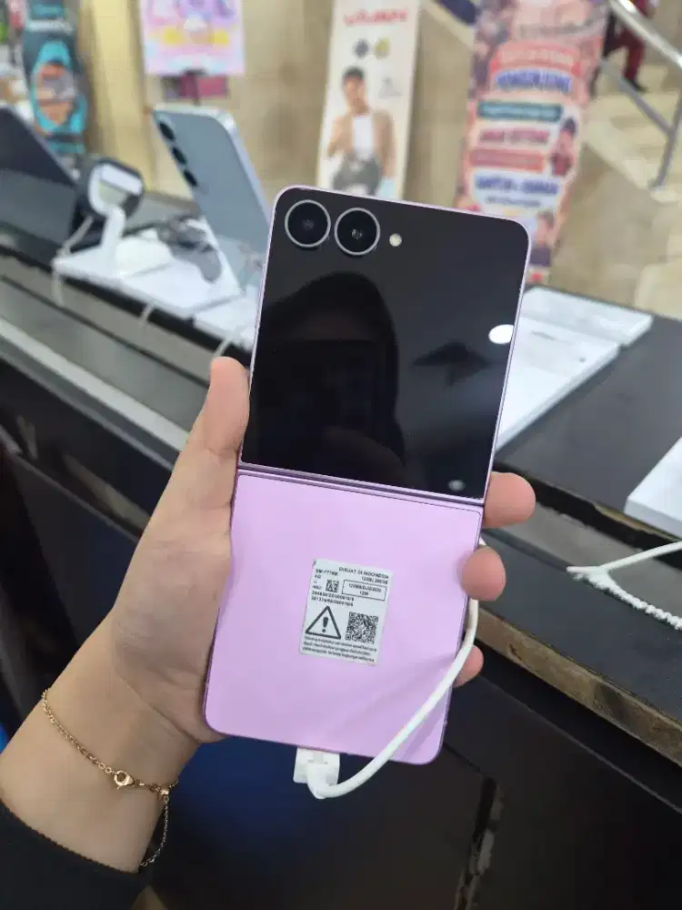 New galaxy flip8 256gb free ta