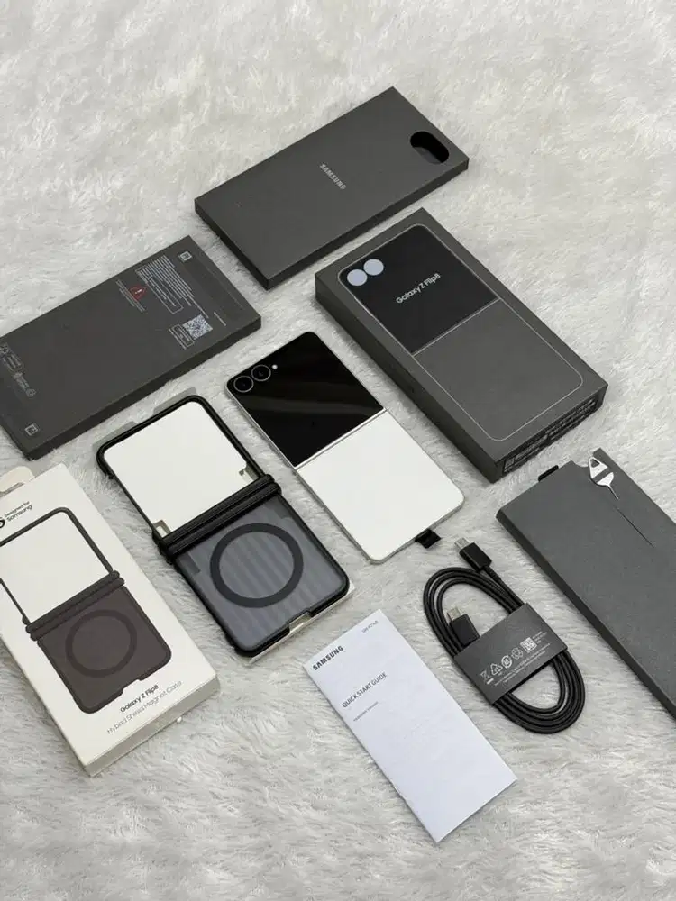 Samsung Galaxy Z Flip 8 12/512GB Open Box Grs 20 September 2027, Cream