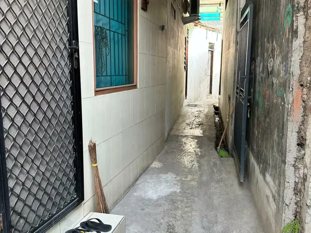 dijual rumah di jalan kebon kosong