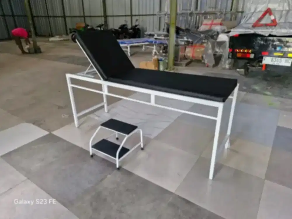 Meja Periksa Pasien Besi + Tangga