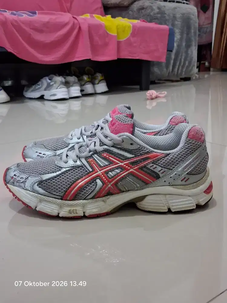 SALE..Original Asics Gel Fulse 3 Silver Red
Size 39 insole 24,5cm