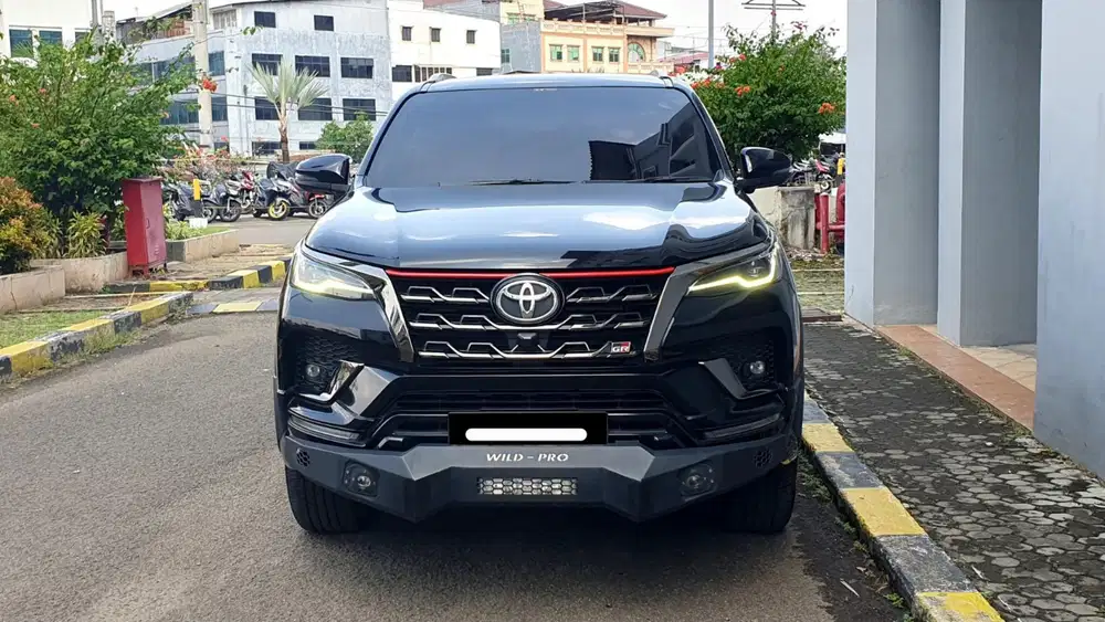 Km 38rb toyota fortuner vrz gr sport 2024 hitam pajak panjang