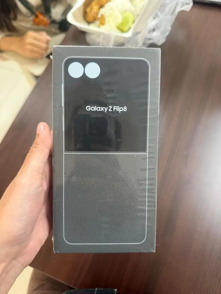 Samsung Galaxy Z Flip 8