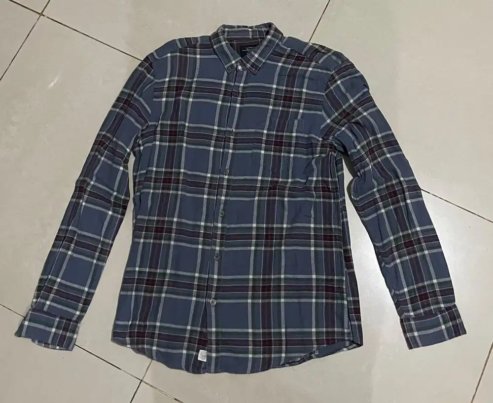 Kemeja Kotak-Kotak Pull&Bear
