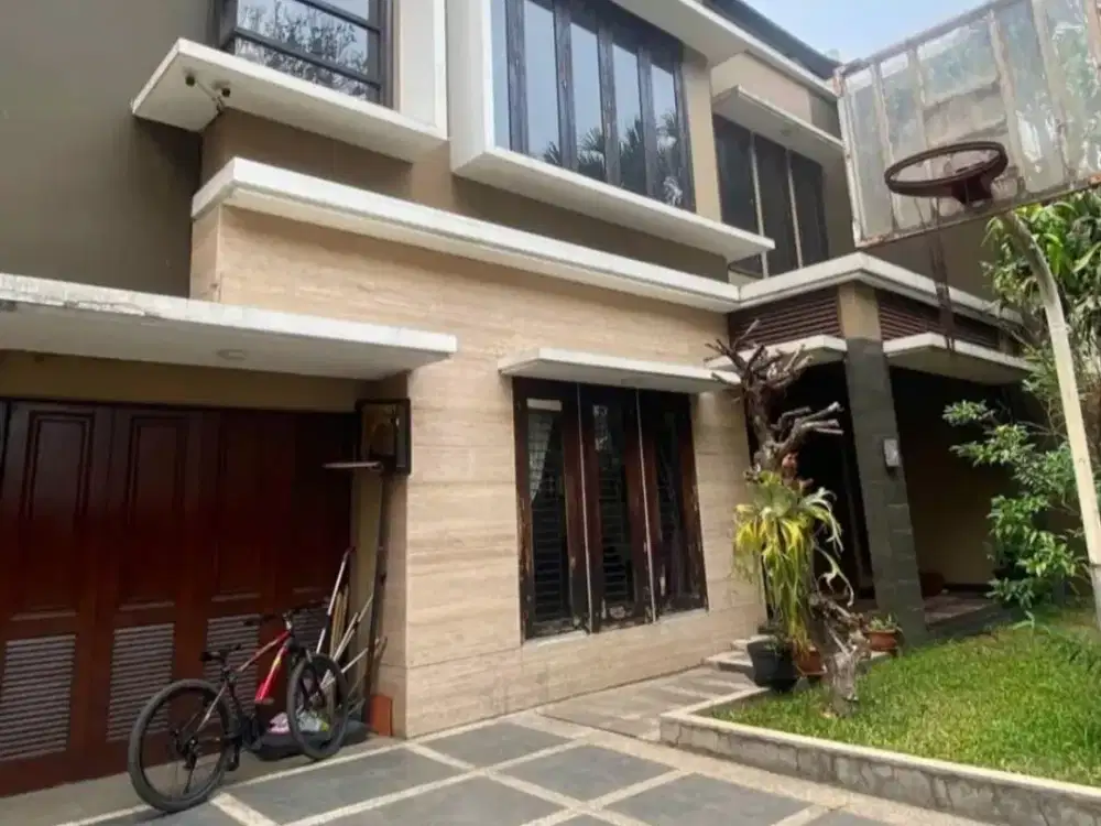 TERMURAH DIJUAL RUMAH DENGAN KOLAM RENANG SIAP HUNI LOKASI DI KOPO MAS REGENCY BANDUNG