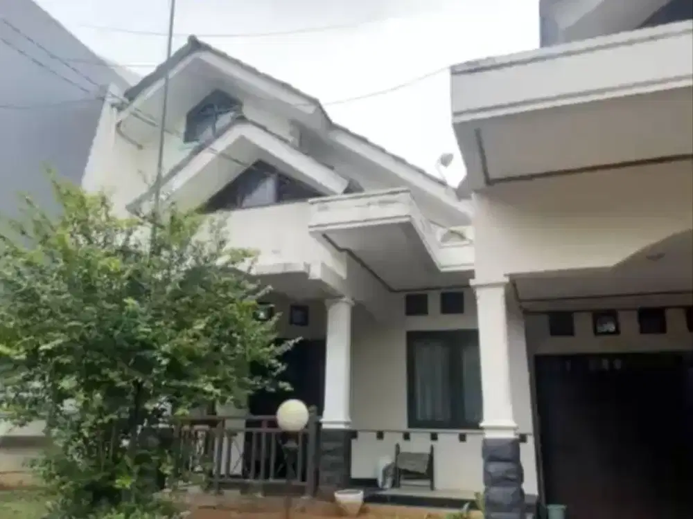BU Rumah Gema Pesona Estate Depok Full Furnish depan taman