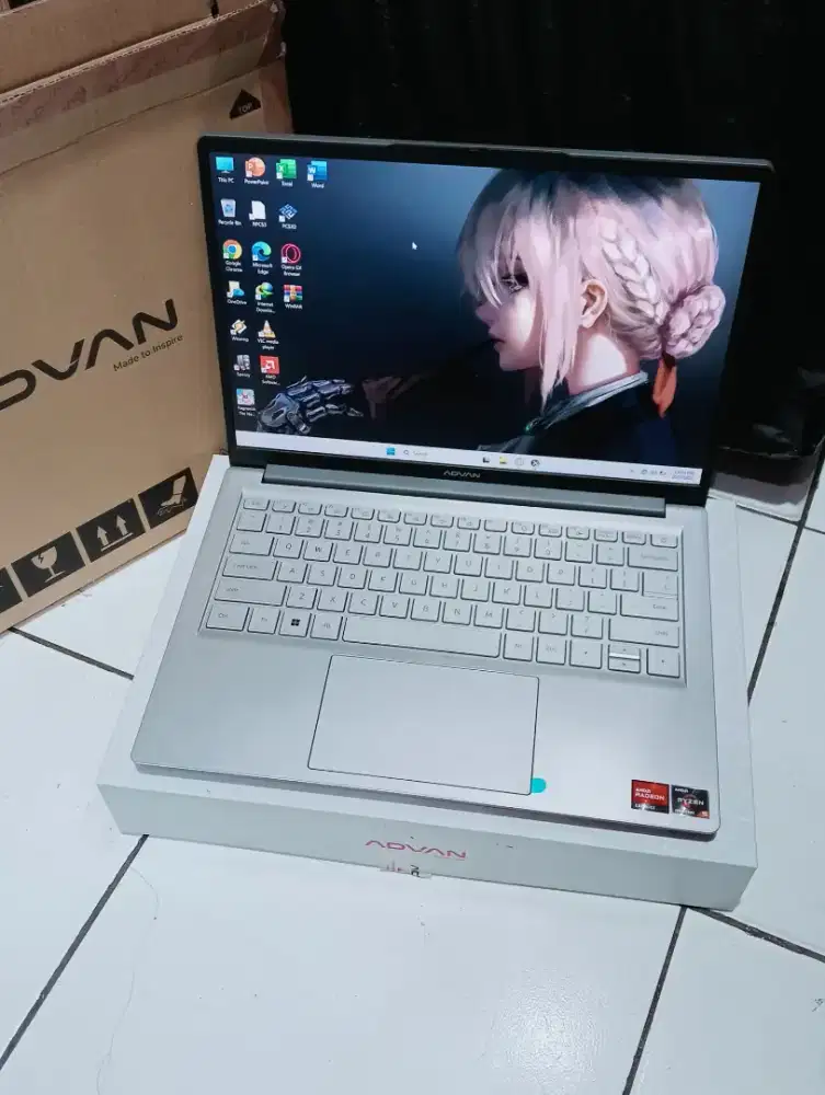 ADVAN Heritage prosesor AMD Ryzen 5 7534HS RAM 8GB SSD 512GB Like New